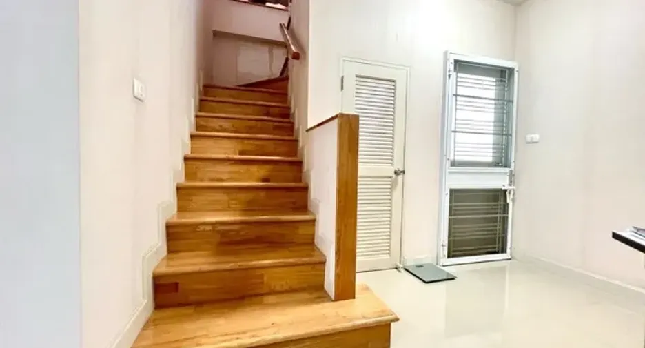 For sale 4 bedrooms house in Mueang Nonthaburi, Nonthaburi