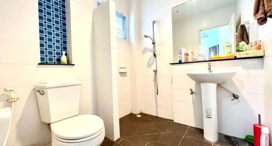 For sale 4 bedrooms house in Mueang Nonthaburi, Nonthaburi