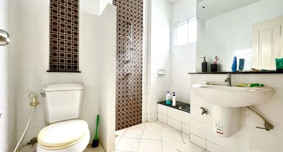 For sale 4 bedrooms house in Mueang Nonthaburi, Nonthaburi