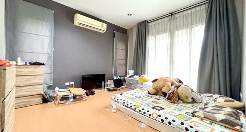For sale 4 bedrooms house in Mueang Nonthaburi, Nonthaburi