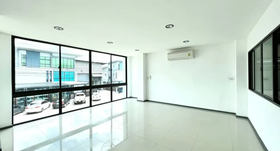 À vendre studio maison à Lam Luk Ka, Pathum Thani