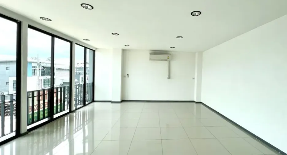 À vendre studio maison à Lam Luk Ka, Pathum Thani
