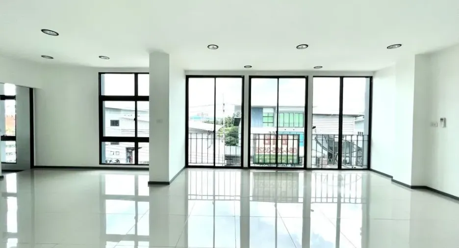 À vendre studio maison à Lam Luk Ka, Pathum Thani