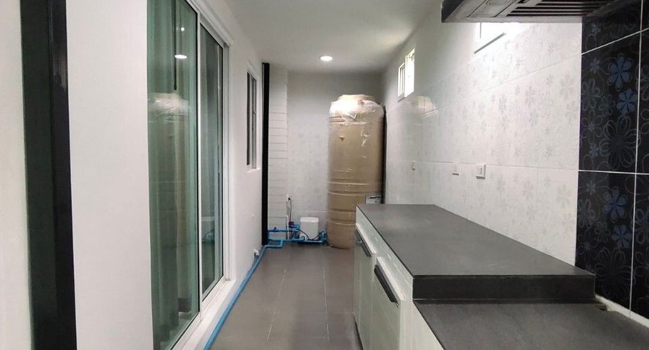 Reihenhaus zum Kauf mit 3 Zimmer in Bang Bua Thong, Nonthaburi