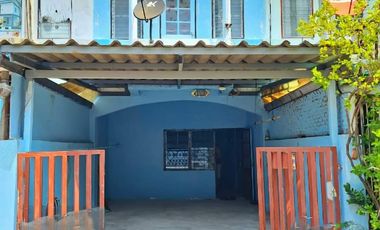 Casa adosada en venta de 3 habitaciones en Sam Phran, Nakhon Pathom