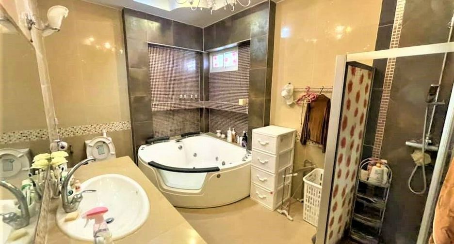 For sale 3 bedrooms house in Mueang Nakhon Ratchasima, Nakhon Ratchasima