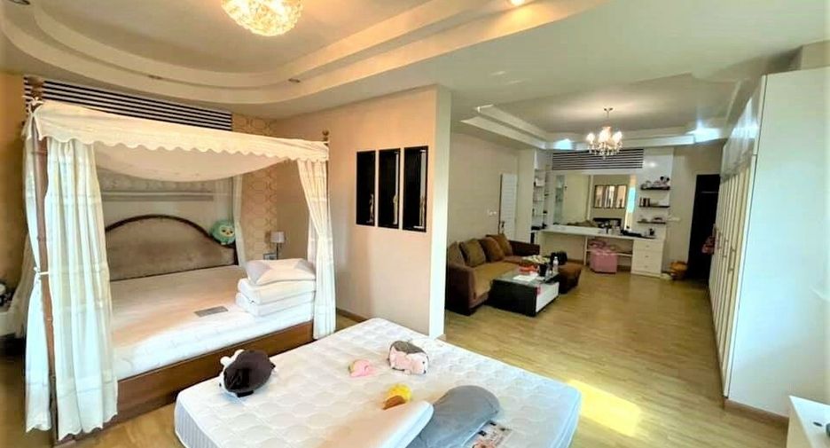 For sale 3 bedrooms house in Mueang Nakhon Ratchasima, Nakhon Ratchasima