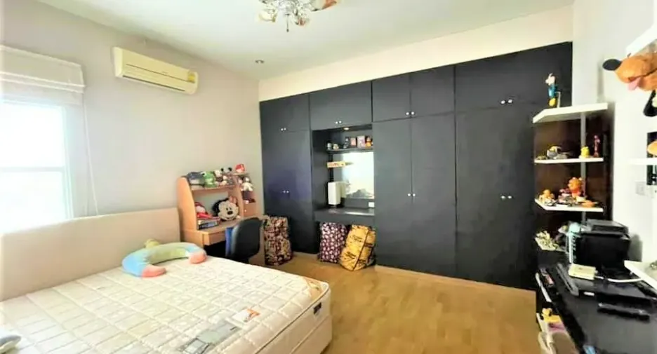 For sale 3 bedrooms house in Mueang Nakhon Ratchasima, Nakhon Ratchasima