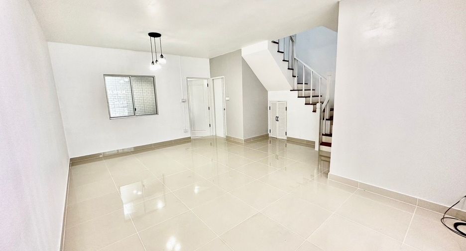 For sale 3 bedrooms townhouse in Khlong Luang, Pathum Thani