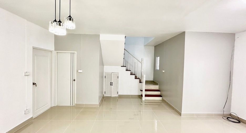 For sale 3 bedrooms townhouse in Khlong Luang, Pathum Thani