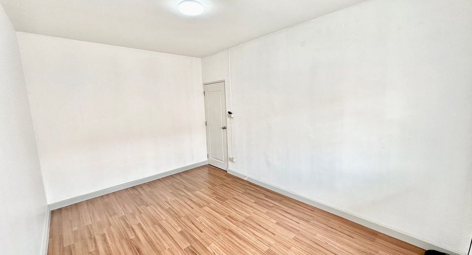 For sale 3 bedrooms townhouse in Khlong Luang, Pathum Thani