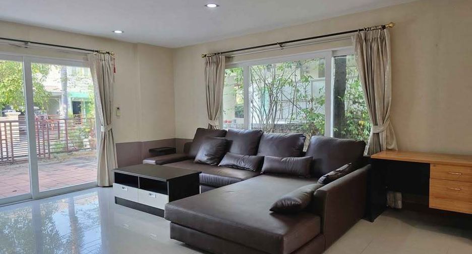 For rent 3 bedrooms house in Pak Kret, Nonthaburi