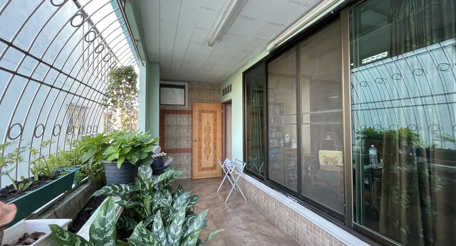 Oficina en venta en Krathum Baen, Samut Sakhon