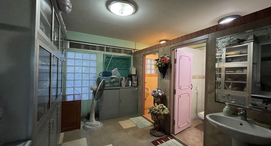 Oficina en venta en Krathum Baen, Samut Sakhon