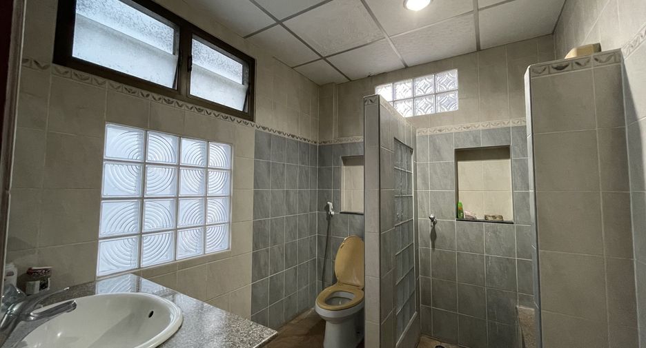 Oficina en venta en Krathum Baen, Samut Sakhon