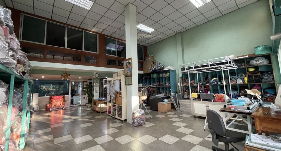 Oficina en venta en Krathum Baen, Samut Sakhon
