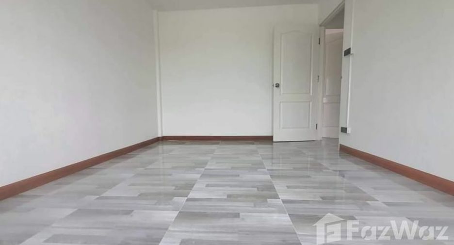 Продажа 2 спальни таунхаус в Sai Noi, Нонтабури