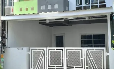 Casa adosada en venta de 2 habitaciones en Sai Noi, Nonthaburi