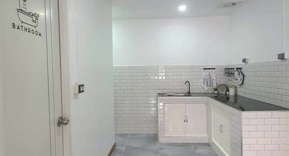 Продажа 2 спальни таунхаус в Sai Noi, Нонтабури