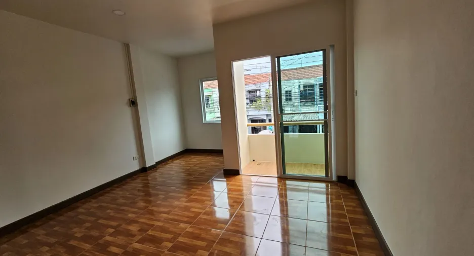 Casa adosada en venta de 2 habitaciones en Khlong Luang, Pathum Thani