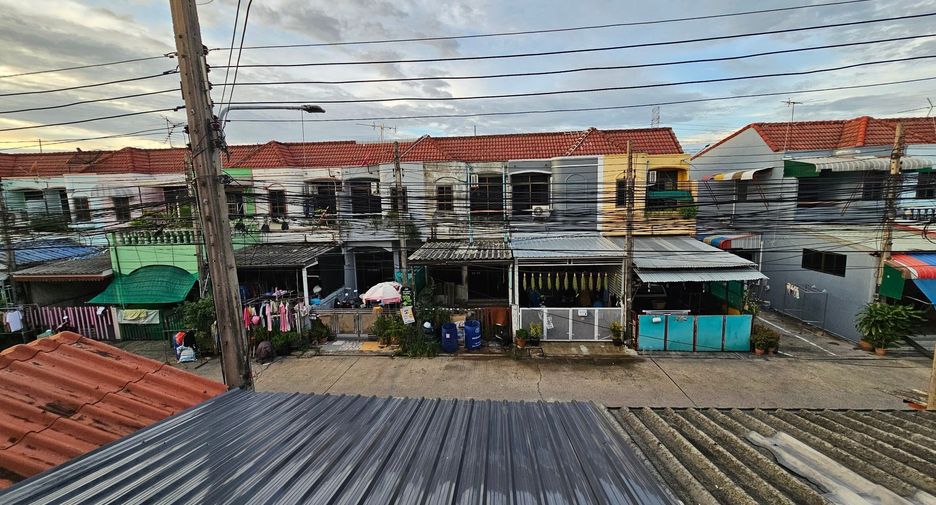 For sale 2 bedrooms townhouse in Khlong Luang, Pathum Thani