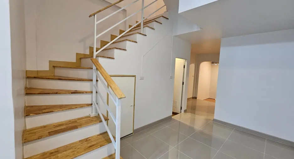 Casa adosada en venta de 2 habitaciones en Khlong Luang, Pathum Thani
