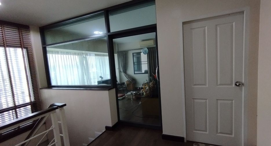 Haus zum Kauf mit 6 Zimmer in Mueang Nonthaburi, Nonthaburi