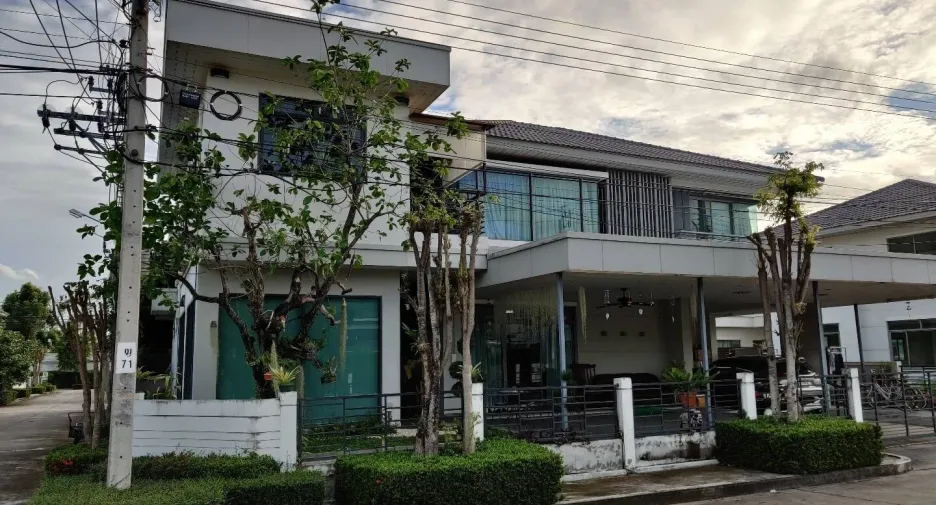 Haus zum Kauf mit 6 Zimmer in Mueang Nonthaburi, Nonthaburi