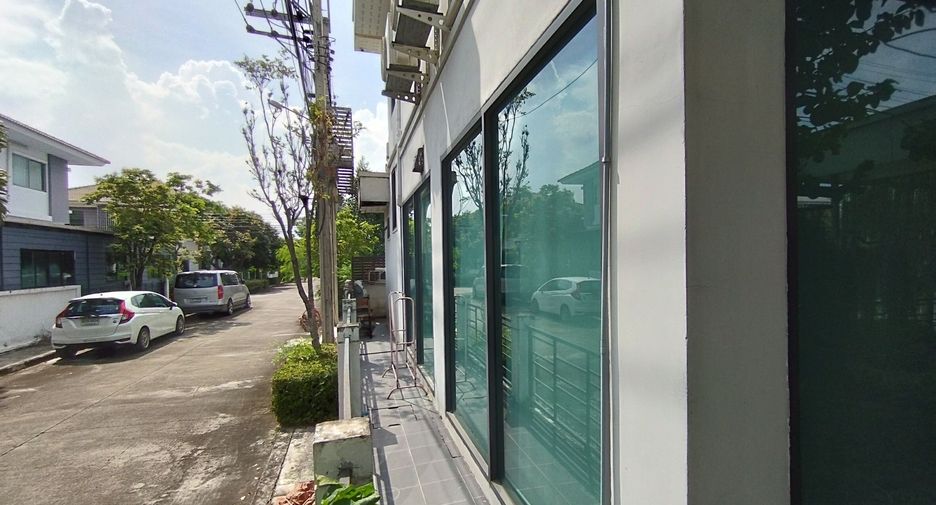 Haus zum Kauf mit 6 Zimmer in Mueang Nonthaburi, Nonthaburi