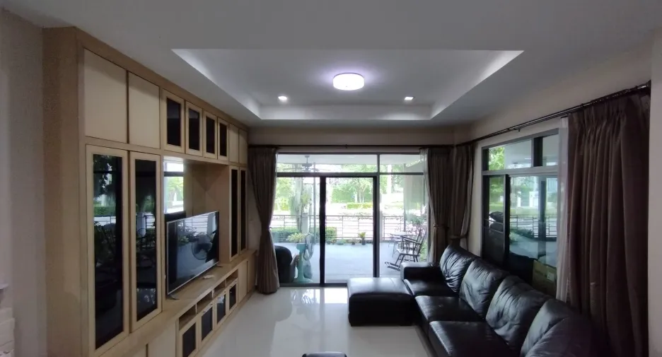 Haus zum Kauf mit 6 Zimmer in Mueang Nonthaburi, Nonthaburi