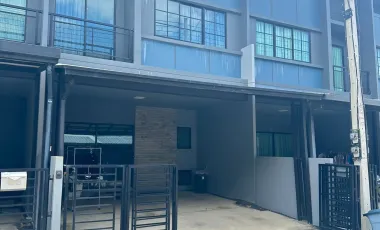 For sale 4 bedrooms townhouse in Mueang Pathum Thani, Pathum Thani