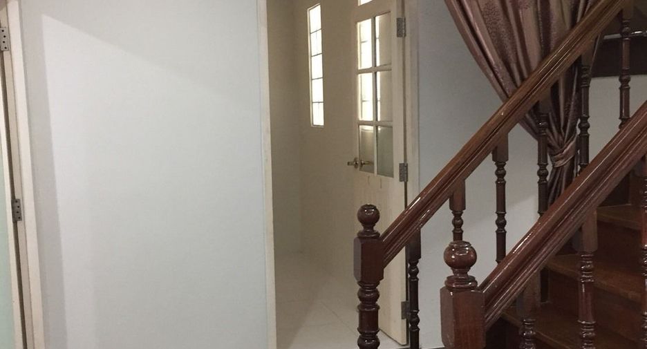 For sale 3 bedrooms townhouse in Mueang Nonthaburi, Nonthaburi