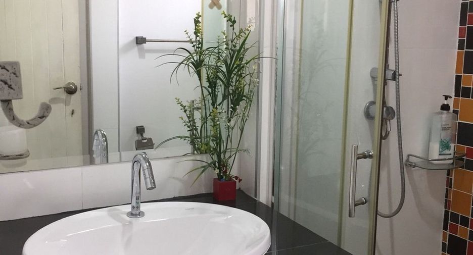 For sale 3 bedrooms townhouse in Mueang Nonthaburi, Nonthaburi