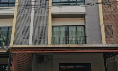 Casa adosada en venta de 3 habitaciones en Mueang Nonthaburi, Nonthaburi