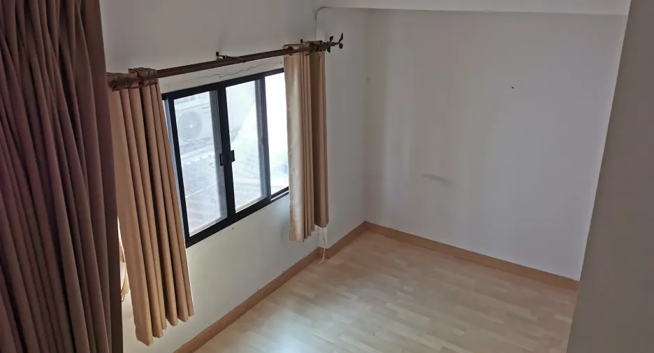 À vendre 3 chambres maison de ville à Mueang Nonthaburi, Nonthaburi