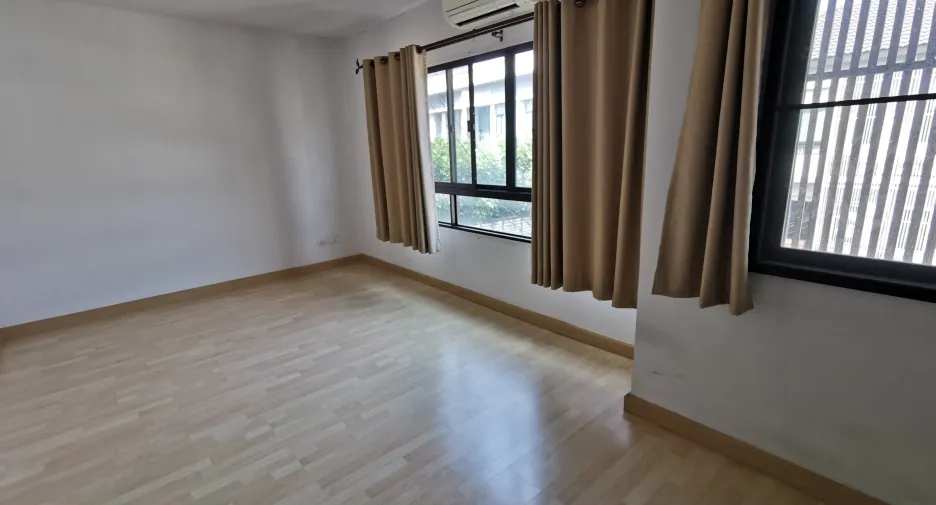 À vendre 3 chambres maison de ville à Mueang Nonthaburi, Nonthaburi