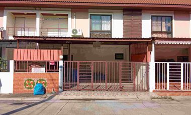 Casa adosada en venta de 3 habitaciones en Sai Noi, Nonthaburi