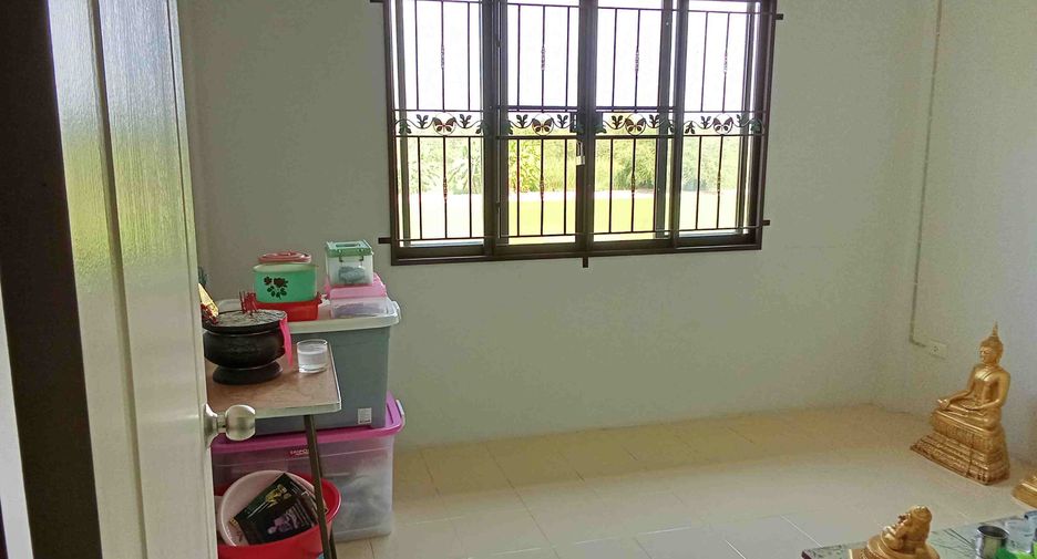 Casa adosada en venta de 3 habitaciones en Sai Noi, Nonthaburi