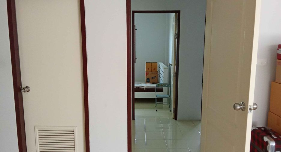 Casa adosada en venta de 3 habitaciones en Sai Noi, Nonthaburi