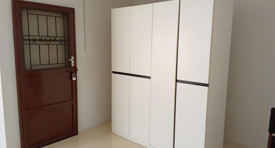 Casa adosada en venta de 3 habitaciones en Sai Noi, Nonthaburi