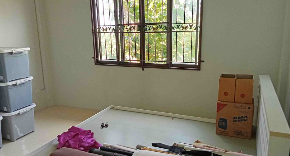 Casa adosada en venta de 3 habitaciones en Sai Noi, Nonthaburi