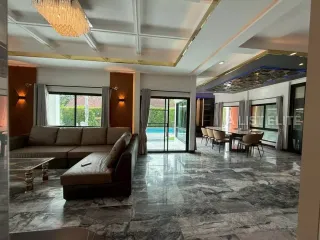 À louer 4 chambres maison à Bang Lamung, Chonburi