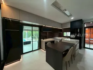 À louer 4 chambres maison à Bang Lamung, Chonburi