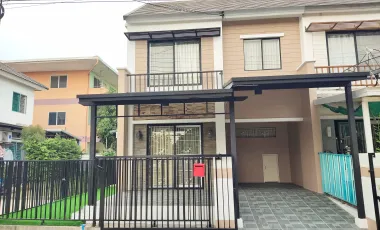 Casa adosada en venta de 3 habitaciones en Bang Yai, Nonthaburi