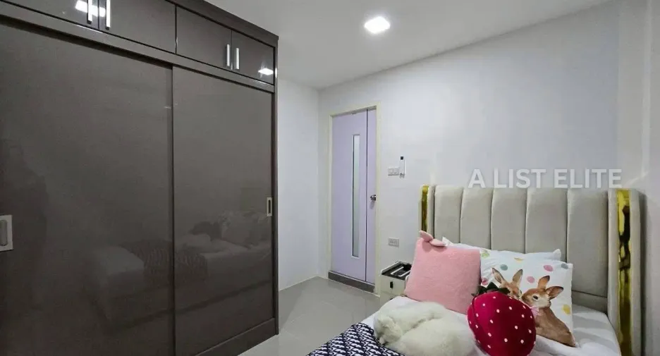 Haus zur Miete mit 5 Zimmer in Bang Lamung, Chonburi