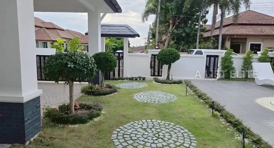 Haus zur Miete mit 5 Zimmer in Bang Lamung, Chonburi