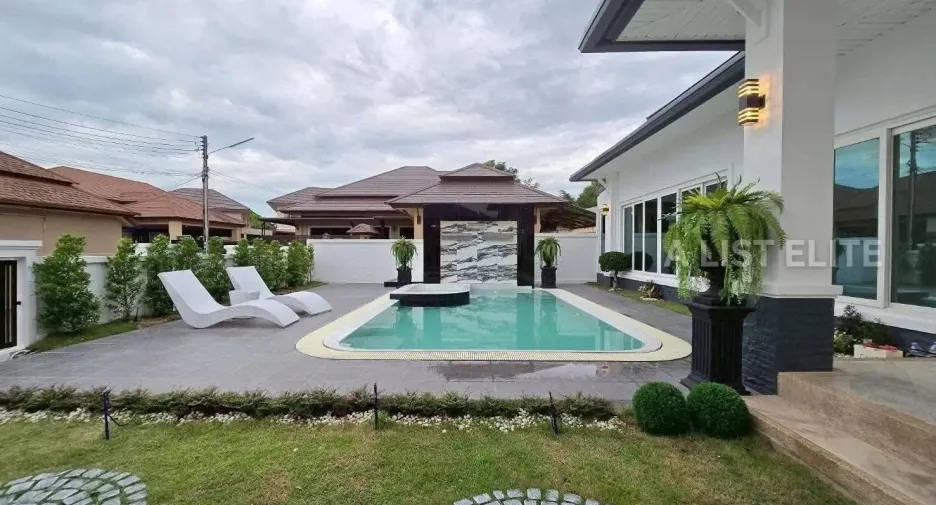 Haus zur Miete mit 5 Zimmer in Bang Lamung, Chonburi