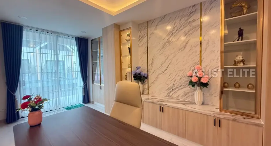 For rent 6 bedrooms house in Bang Lamung, Chonburi