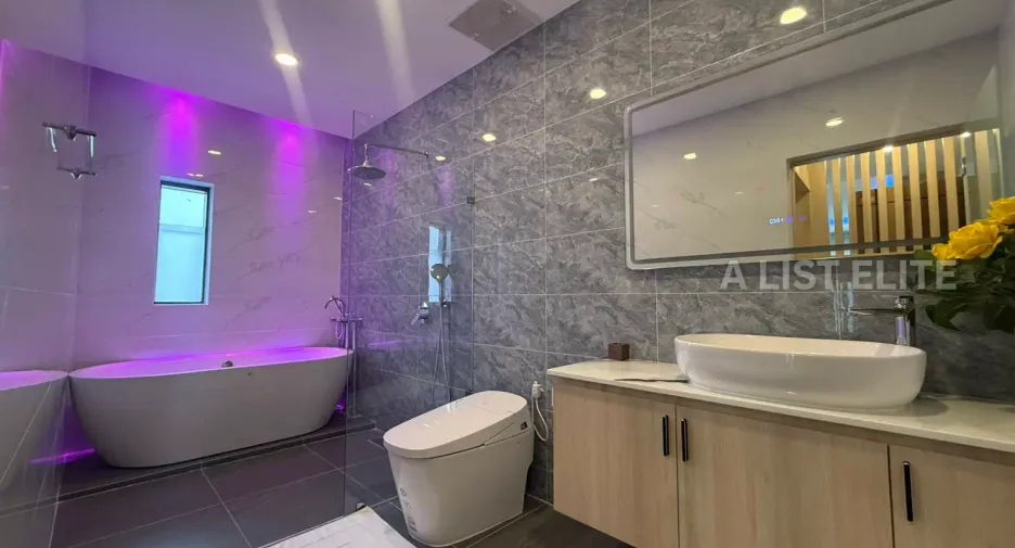 For rent 6 bedrooms house in Bang Lamung, Chonburi