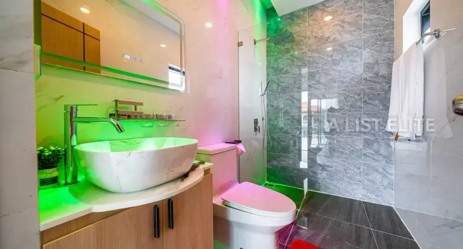 For rent 6 bedrooms house in Bang Lamung, Chonburi